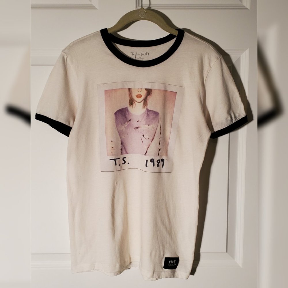 Taylor Swift 1989 tour t-shirt